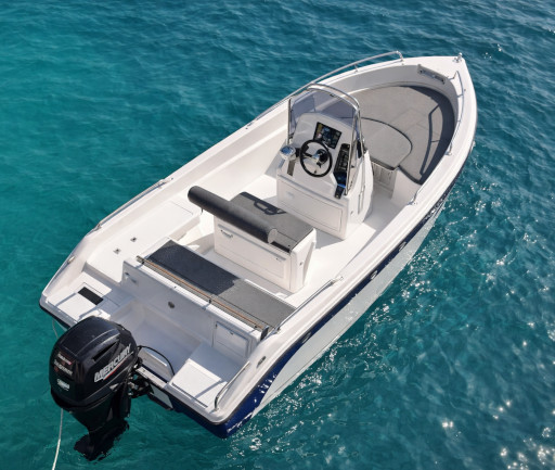 Poseidón 170 Blu Water in the harbor